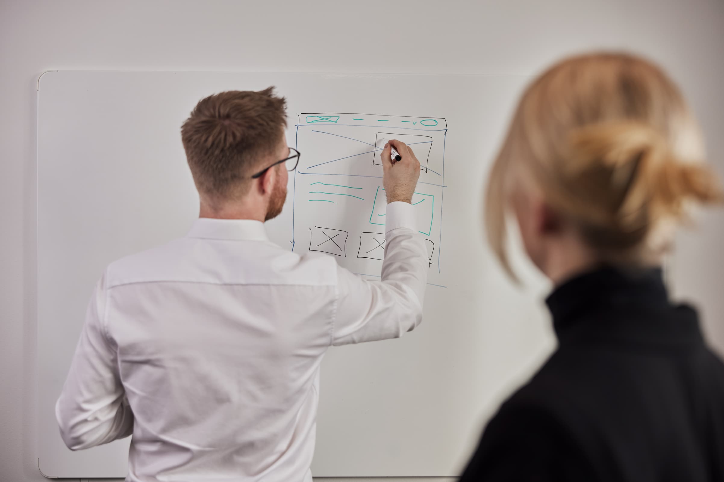 Digital rådgivning — strategi skitseret på whiteboard